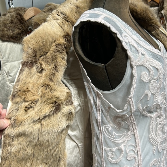 Mifresia rabbit fur vest NWT zipper front 2 pockets 2 colors ribbed sides - Picture 9 of 14